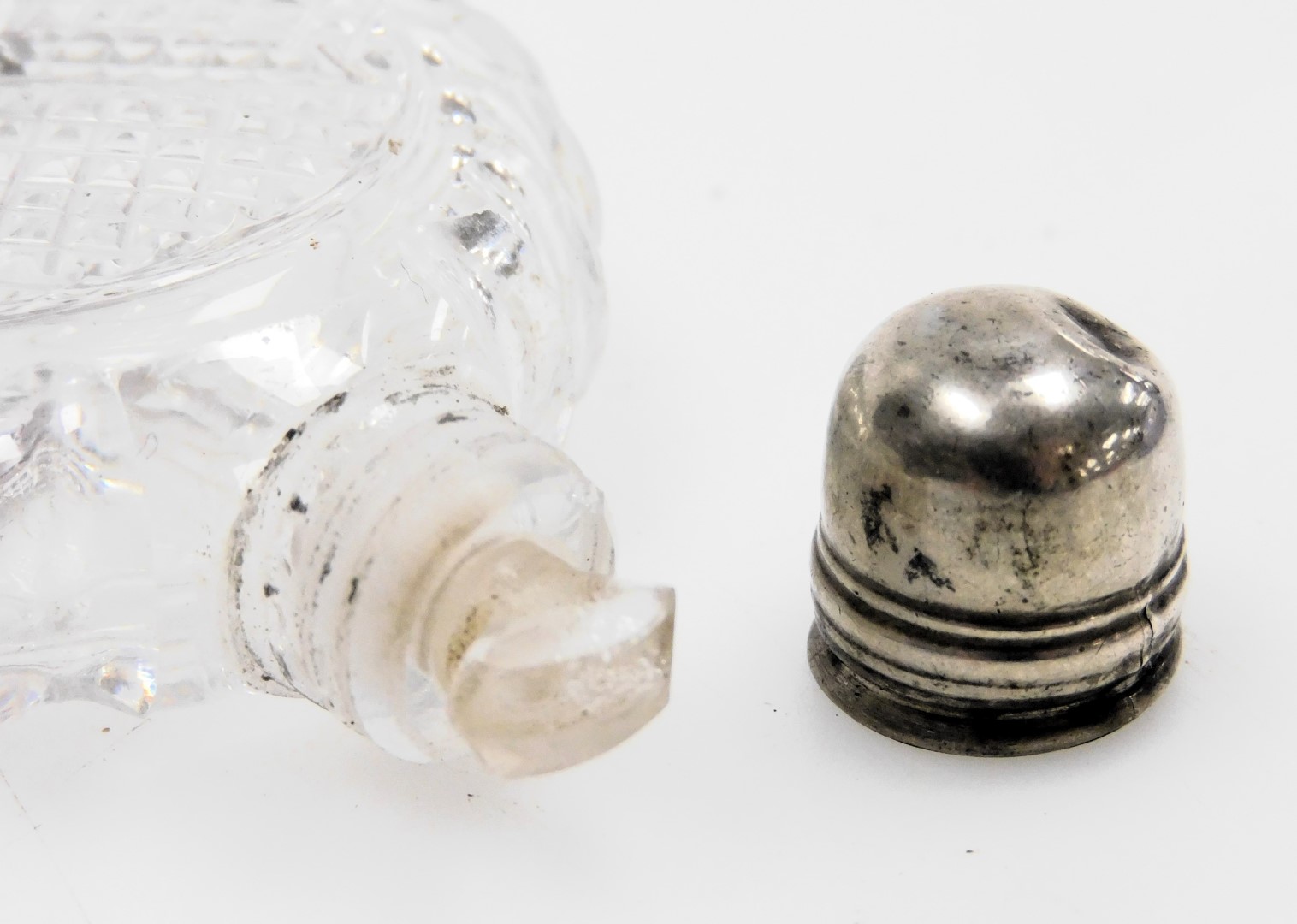 Three Victorian cut glass scent bottles, one of blue flushed waisted form, with a plated mount and h - Image 3 of 4