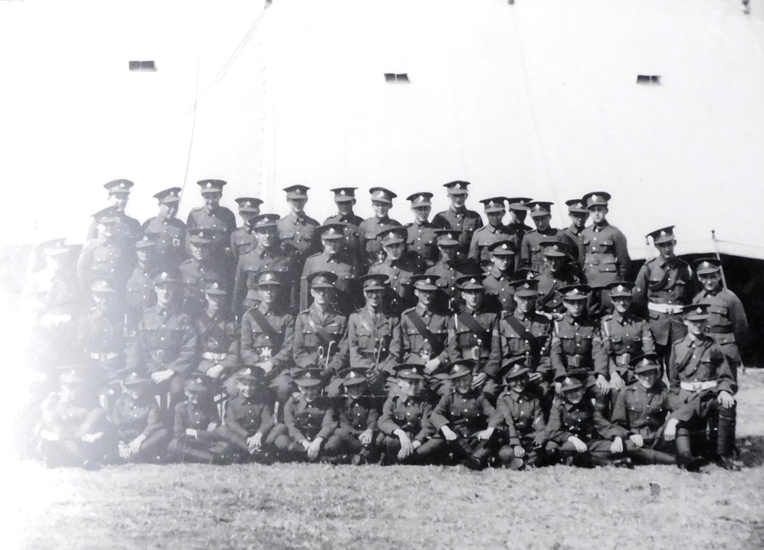 Militaria, medal ribbons and badges, buttons and pips, flat cap, 17th/21st Lancers, commemorative ta - Image 5 of 6