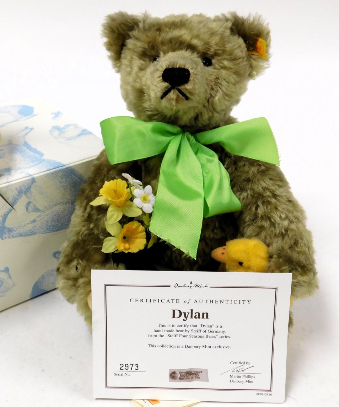 A Steiff William and Catherine The Royal Wedding Teddy bear, exclusive to Danbury Mint, limited edit - Image 3 of 3