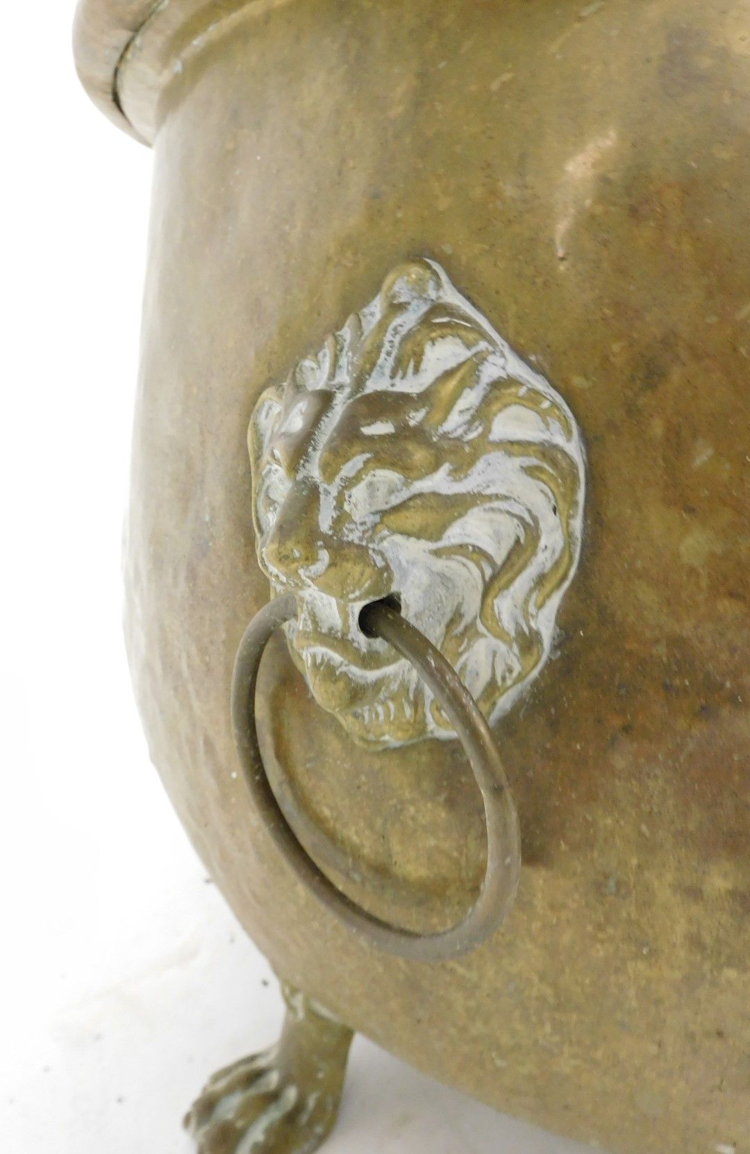 A late 19thC brass log bucket, with twin lions head and ring handles, raised on three paw feet, 35.5 - Image 2 of 2