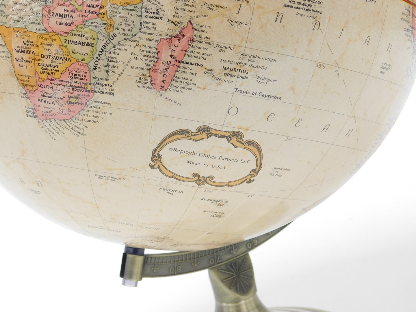 A Replogle 12 inch diameter globe, World Classic series, with QRbox instructions. - Image 2 of 4