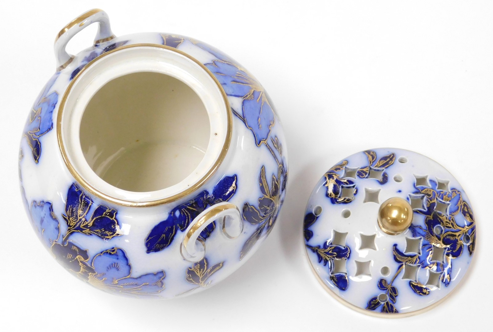 A late 19thC Wedgwood pottery twin handled pot pourri vase and cover, decorated in blue and white wi - Image 3 of 4