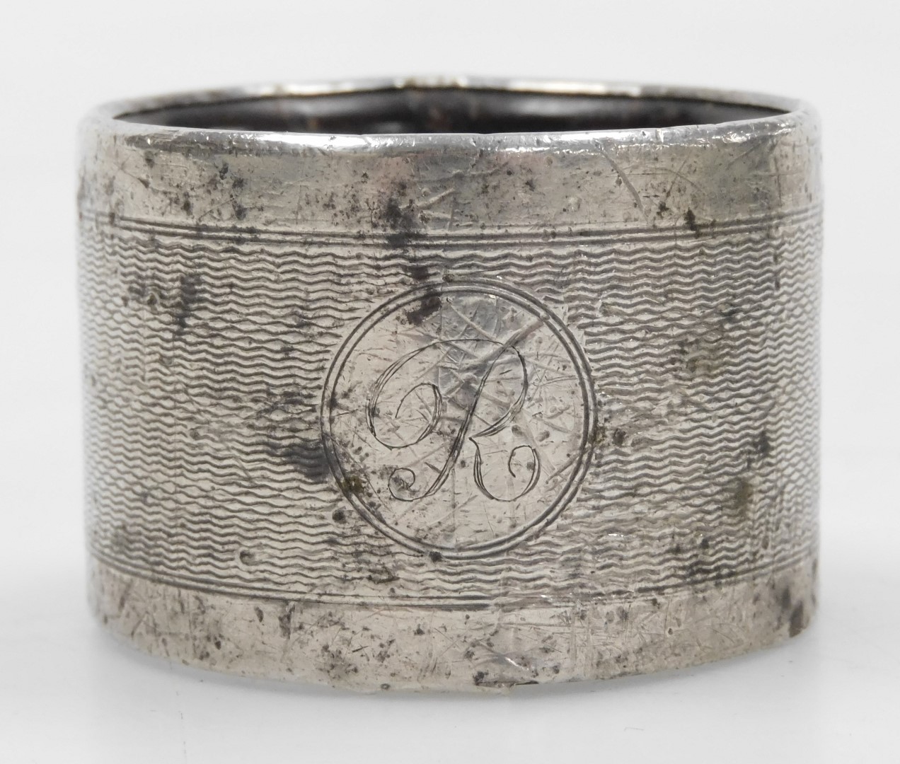 A George V silver napkin ring, with engine turned decoration, rectangular reserve, monogram engraved - Image 2 of 5