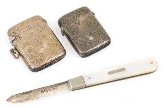 A Victorian silver vesta case, with foliate engraving, vacant banner reserve, Birmingham 1898, Georg