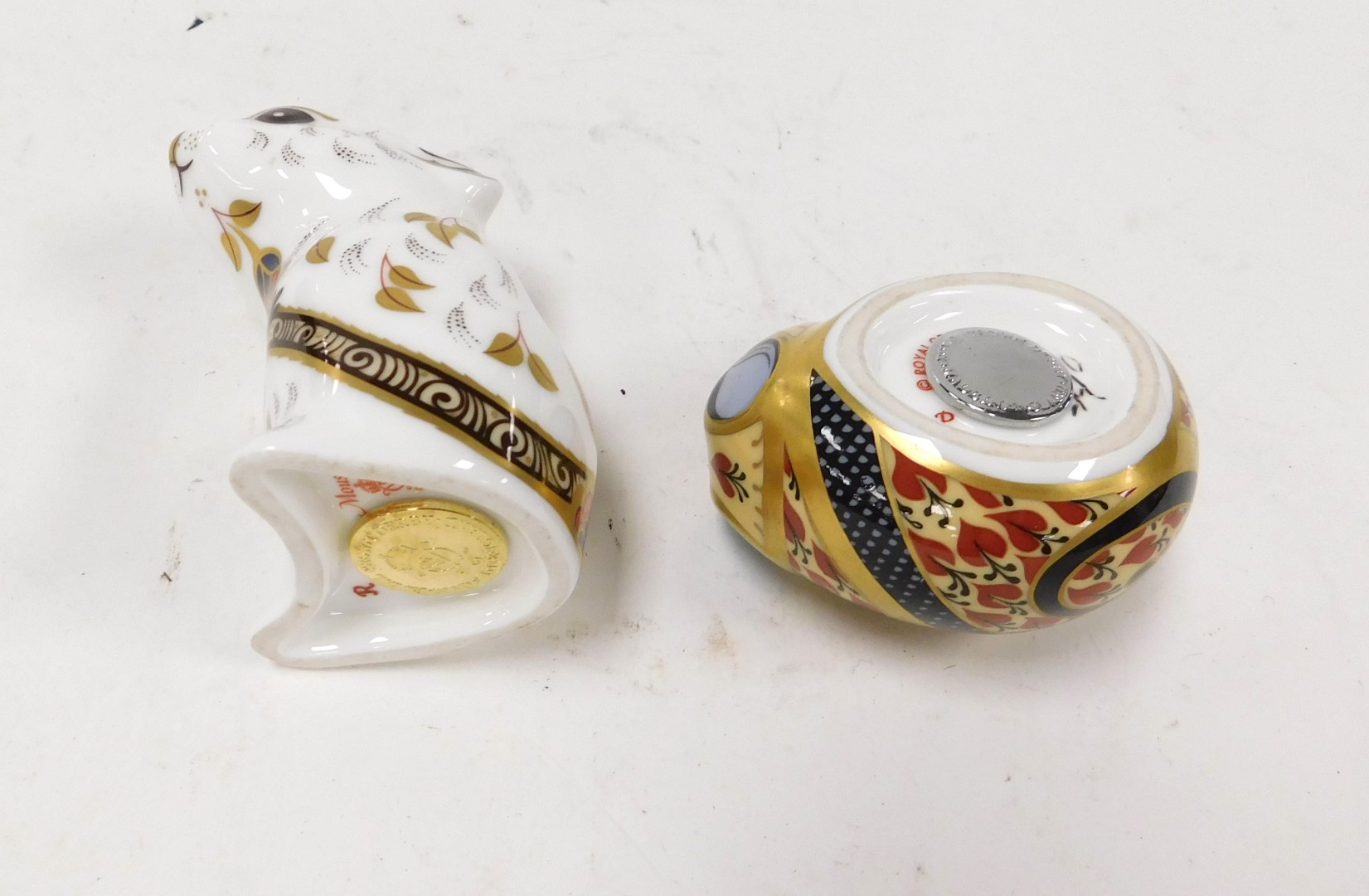 A Royal Crown Derby Imari porcelain paperweight, modelled as a mouse, circa 2005, gold button, toget - Image 2 of 2