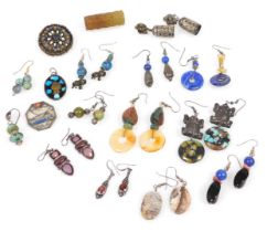 Silver and costume jewellery, earrings and brooches, including turquoise and lapis lazuli set earrin