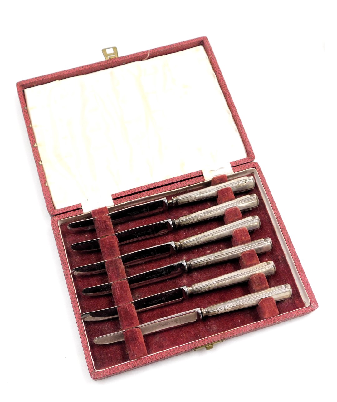 A set of six Elizabeth II silver handled cake knives, cased, Sheffield 1951.
