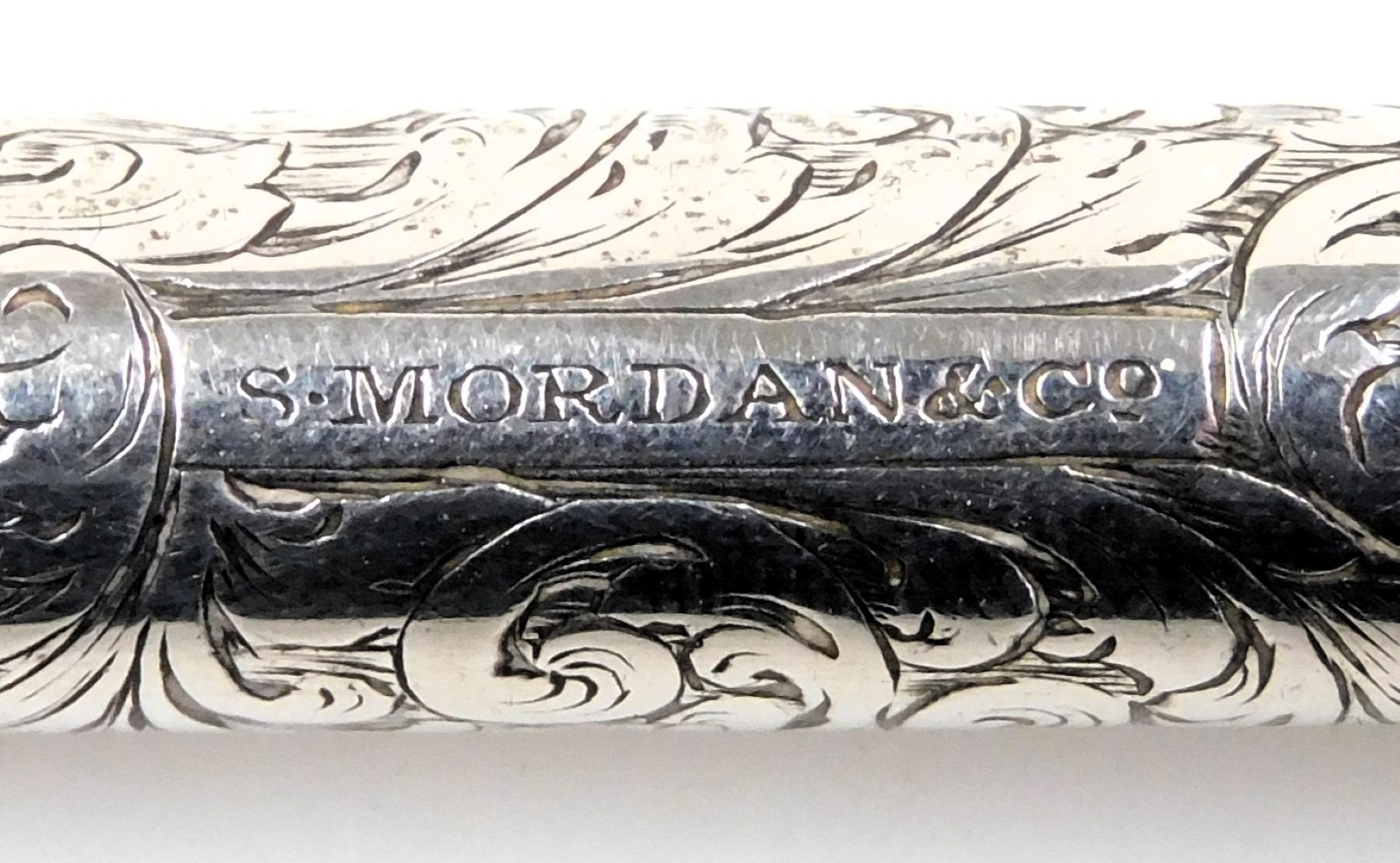 A Samson Mordan and Company propelling pen and pencil, white metal, with foliate engraving, together - Image 4 of 4
