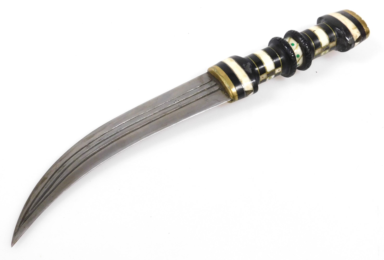 A 20thC Syrian Magdali dagger with a brass capped and inlaid ebony hilt, curved double edge blade an - Image 2 of 4