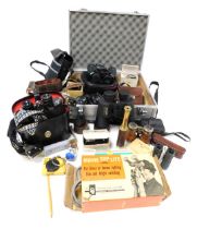 A pair of Carl Zeiss 8x30 binoculars, further pairs of binoculars and field glasses, a three drawer