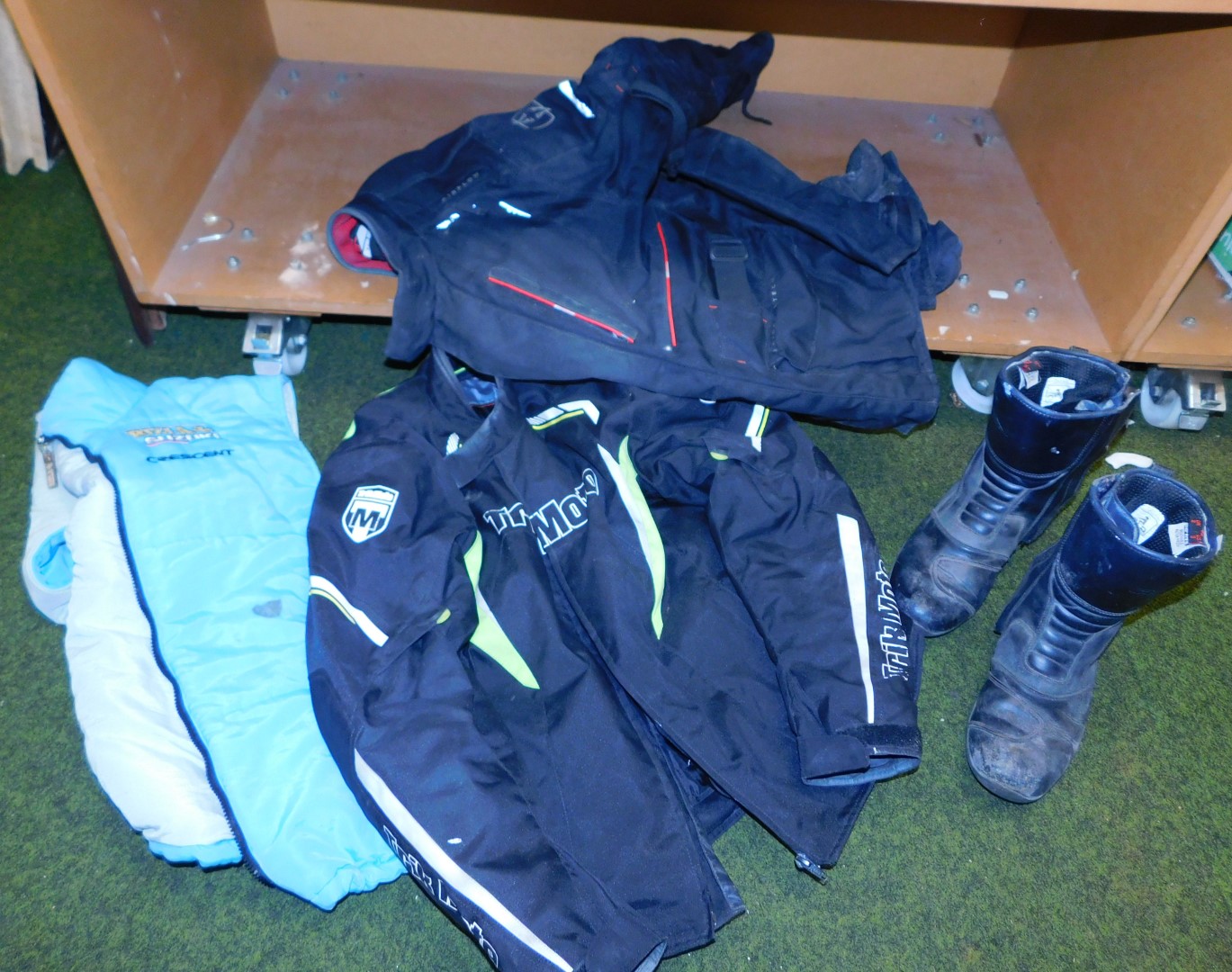 Motorcycle related clothing, including a pair of size 8 motorcycle boots, a Suzuki Risler+ Crescent