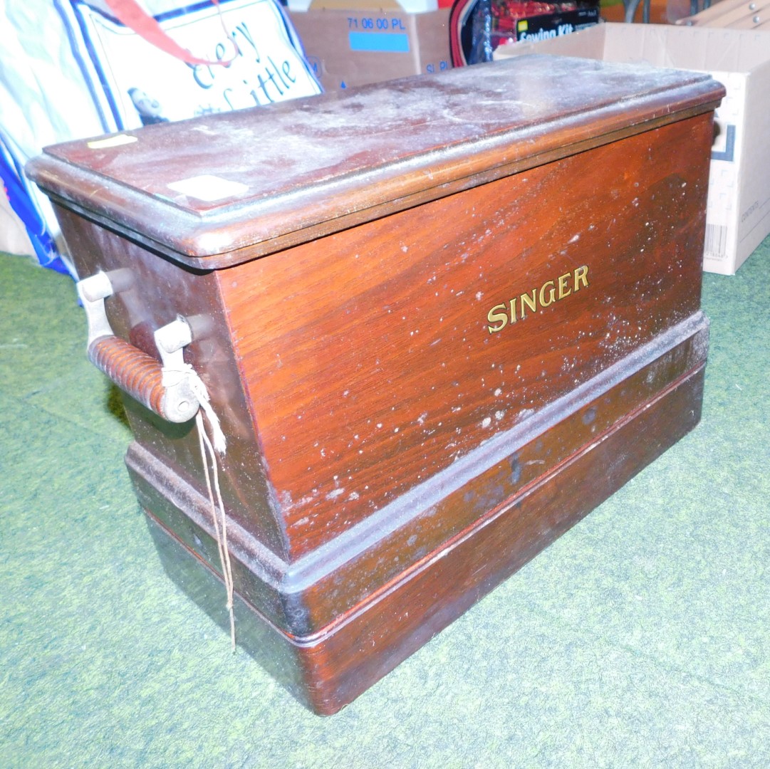 A cased manually operated Singer sewing machine, no key.