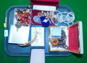 Costume jewellery, to include a tiara, various keyrings, one or erotic form, necklaces, etc. (1 tray