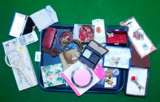 Costume jewellery, to include bangles, rings, earrings, etc. (1 tray)