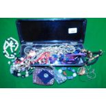 Costume jewellery, to include simulated pearl necklaces, various other beaded necklaces, etc. (1 lar