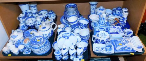 A large quantity of blue and white Willow pattern dinner wares, to include small bowls, small plates