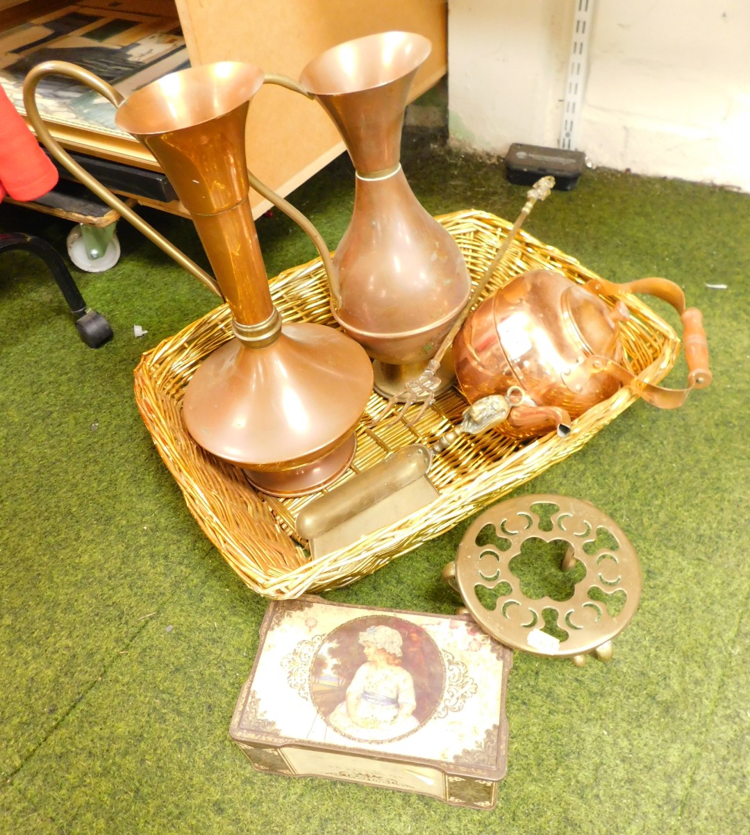 A quantity of decorative brass and copper wares, to include two large water jugs or ewers, the large