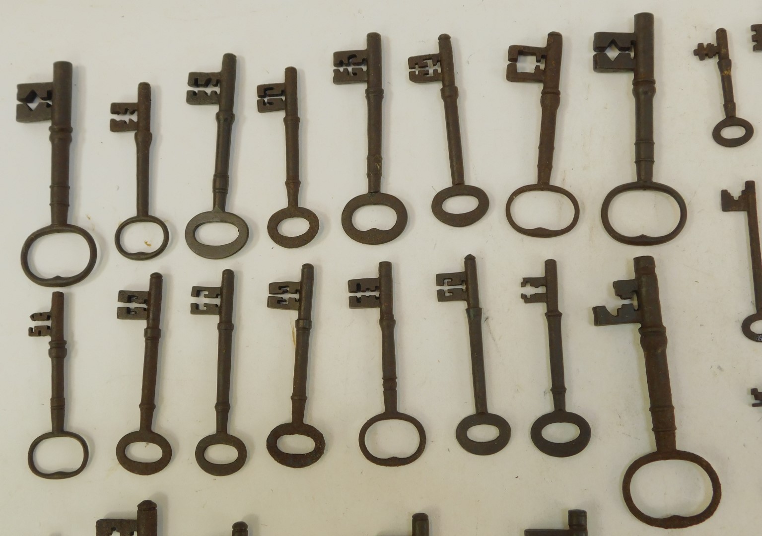 A collection of antique keys. (a quantity) - Image 4 of 5