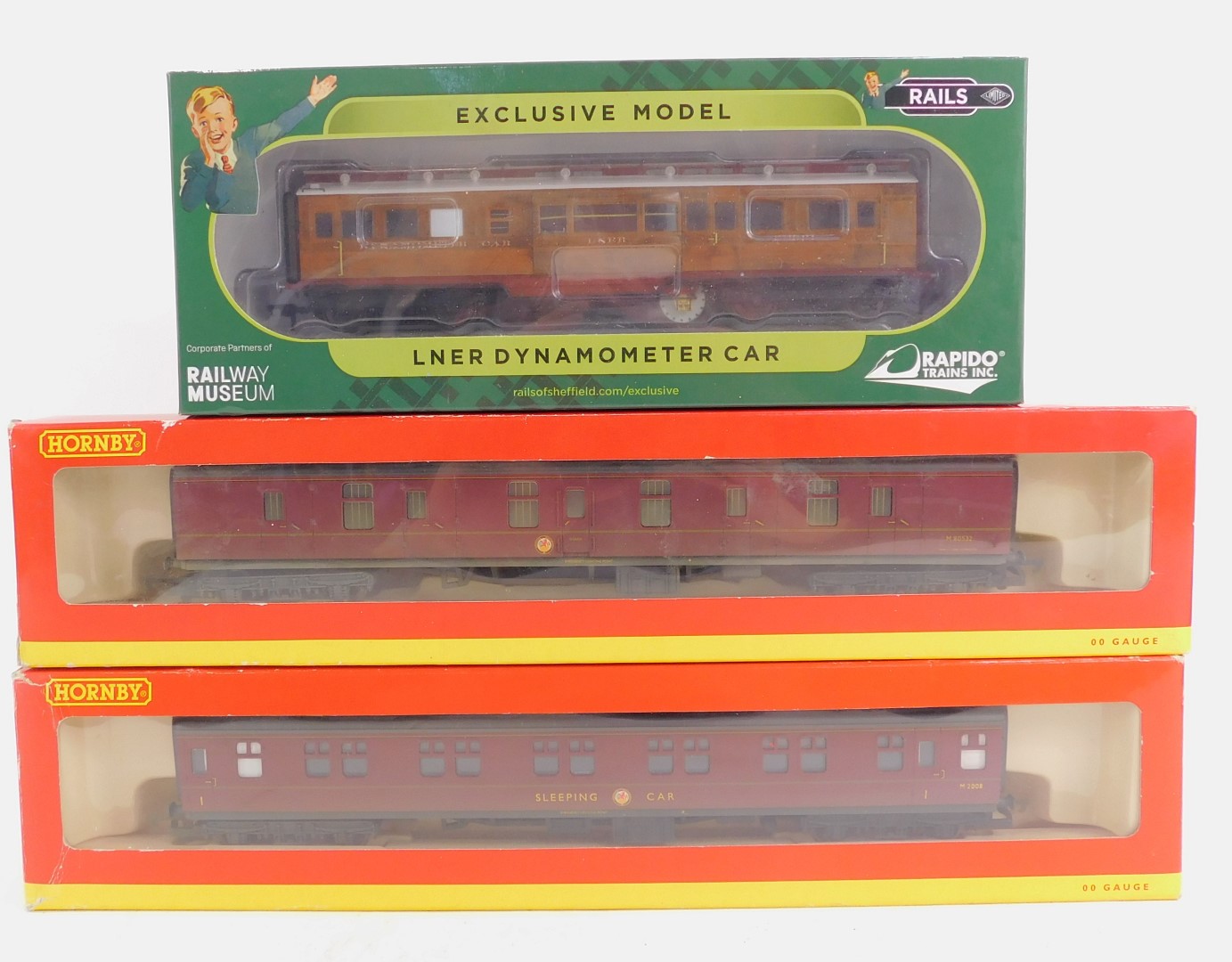 A group of Hornby and other OO gauge carriages, to include R4204 BR MK1 parcels coach (Midland - Image 2 of 2