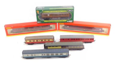 A group of Hornby and other OO gauge carriages, to include R4204 BR MK1 parcels coach (Midland