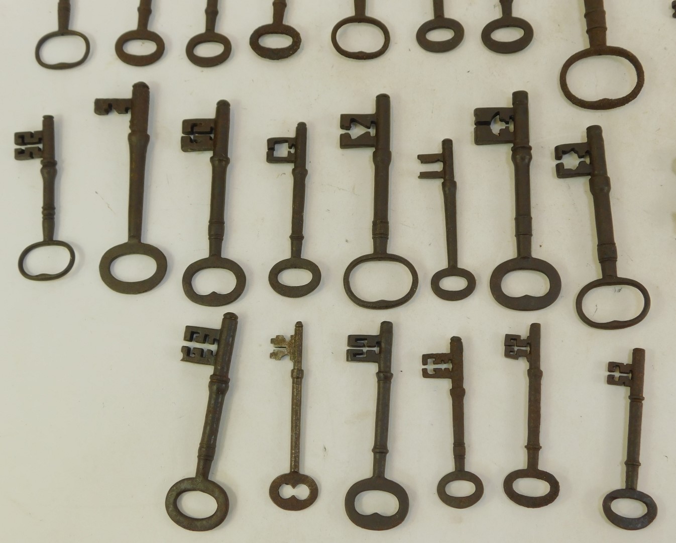 A collection of antique keys. (a quantity) - Image 5 of 5