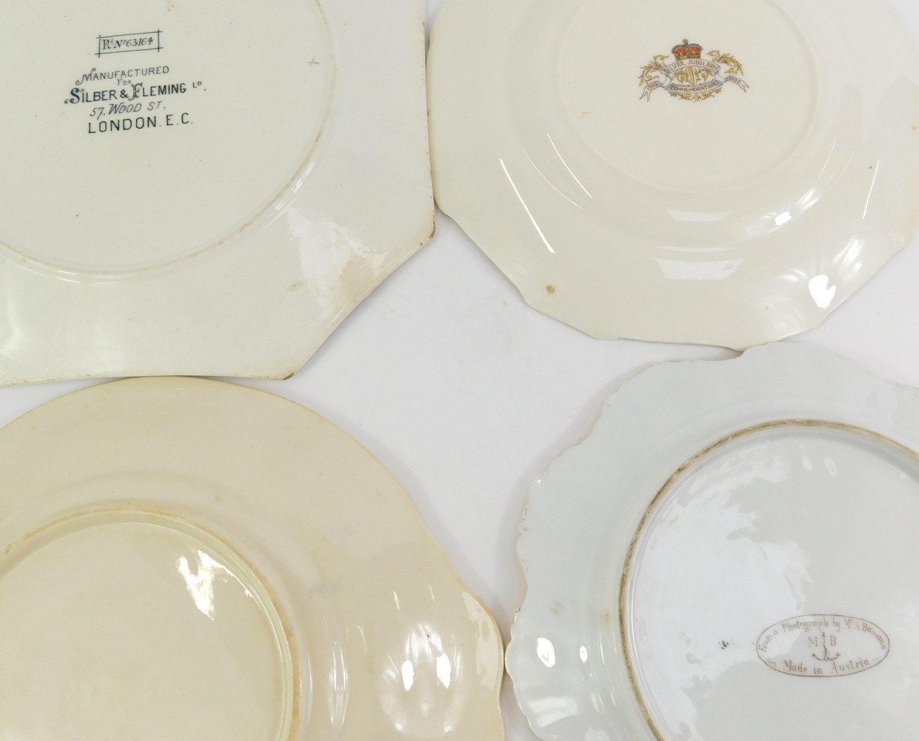 A group of commemorative wares, to include a Queen Victoria 1887 Jubilee plate, manufactured for - Image 3 of 3