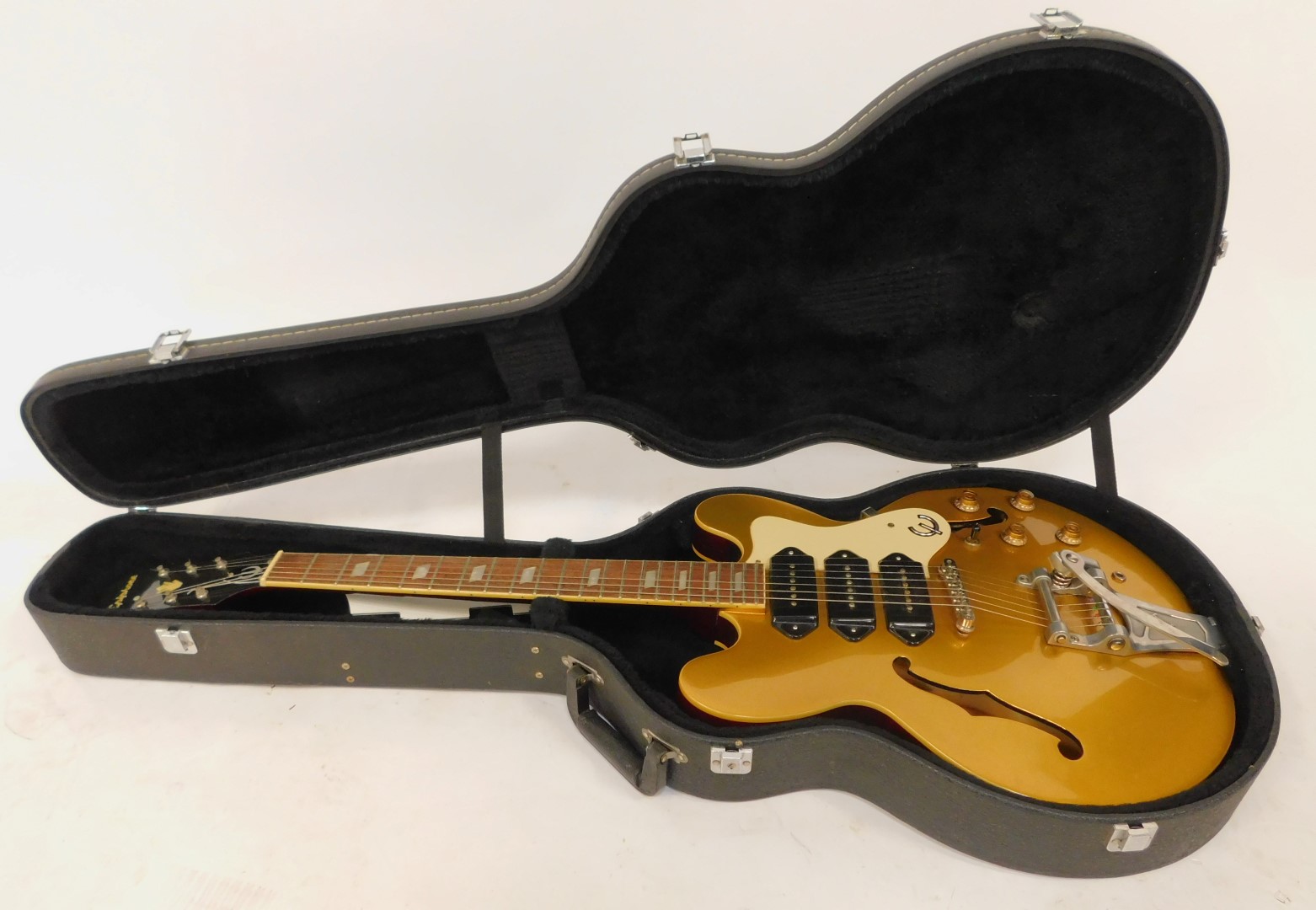 An Epiphone Riviera P93 MG electric guitar, serial number 11021502198, the body in gold coloured - Image 10 of 13