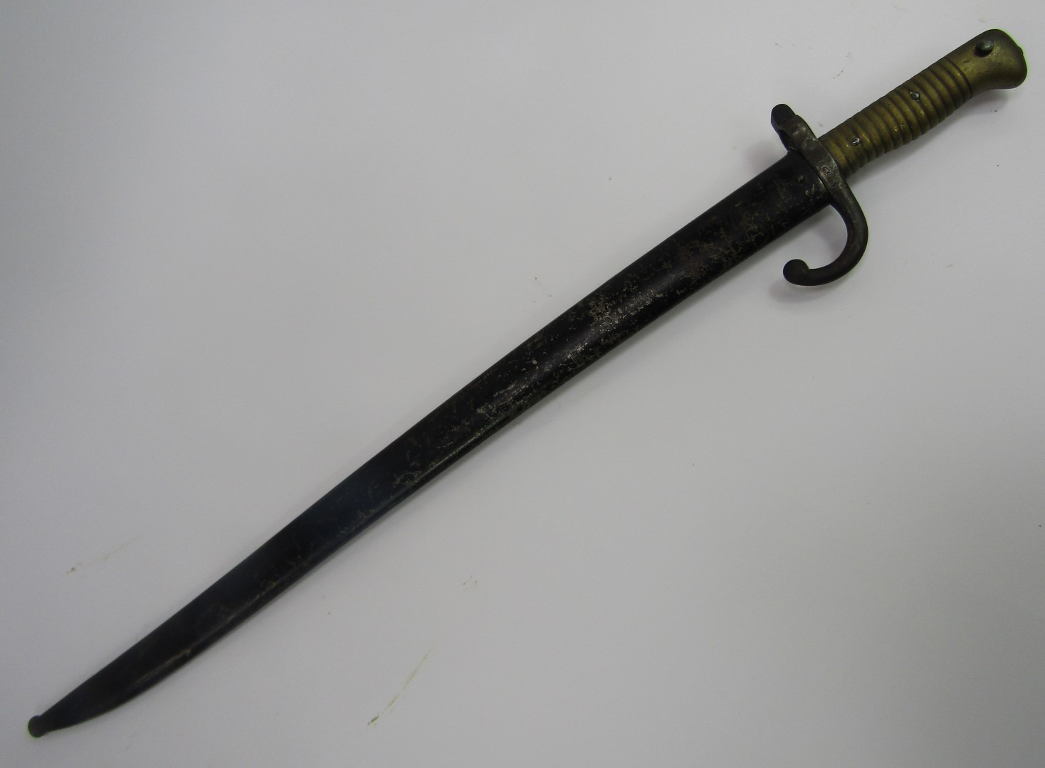 An 1866 pattern French Chassepot sword bayonet, with brass grip, and black painted metal scabbard, - Image 2 of 5
