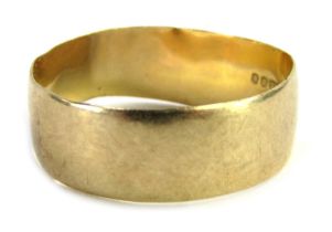 An Elizabeth II 9ct gold wedding band, of plain design, maker LW, London 1928, size U 1/2, 2.3g