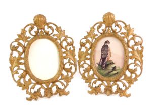 A pair of late 19th/early 20thC gilt metal photograph frames, each with an oval crest, with arched