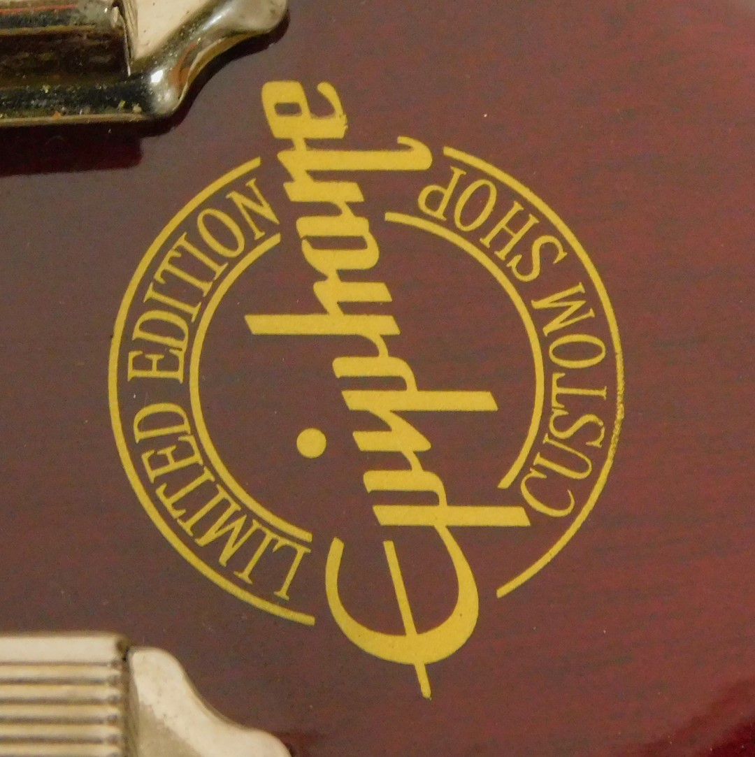 An Epiphone Riviera P93 MG electric guitar, serial number 11021502198, the body in gold coloured - Image 6 of 13