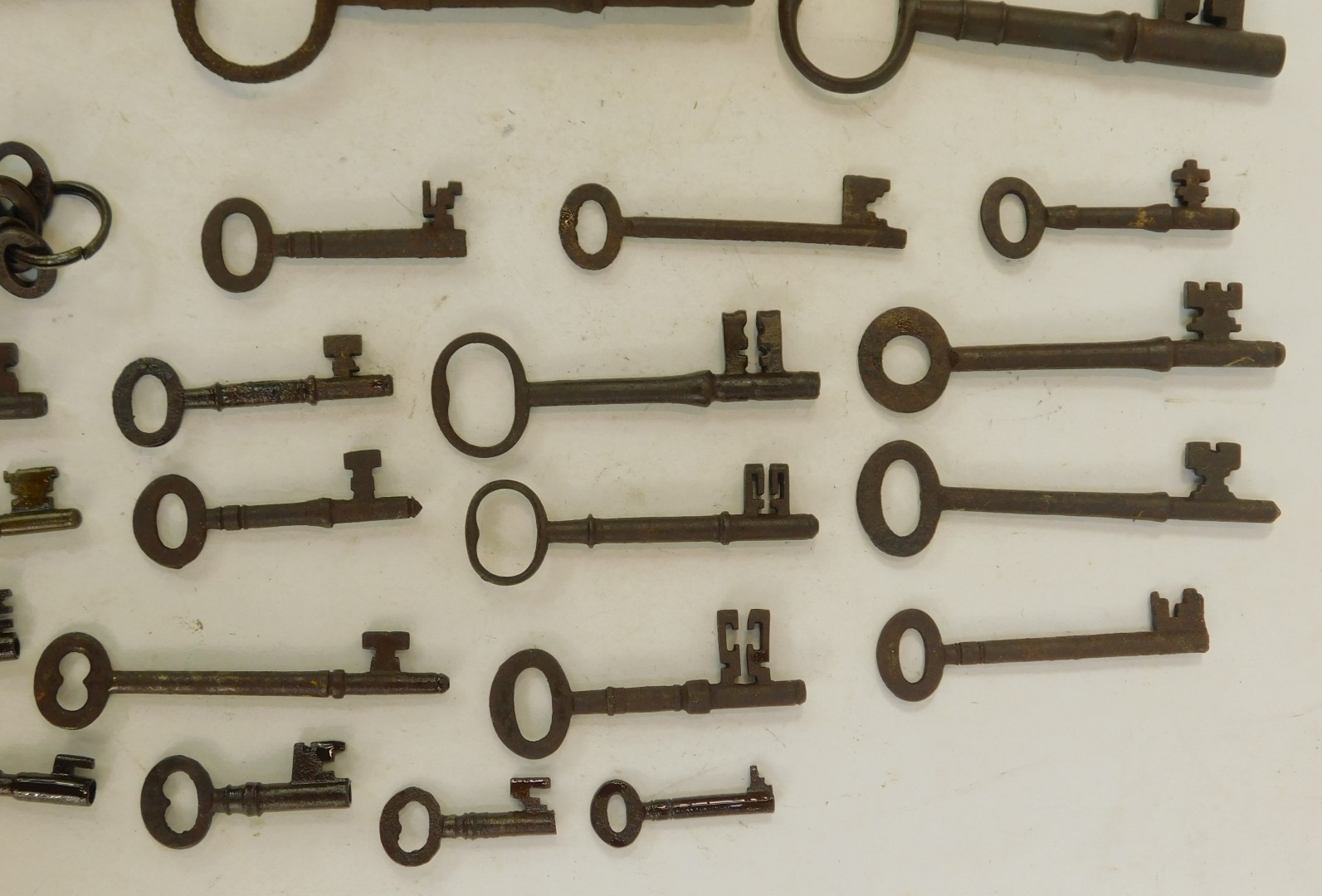 A collection of antique keys. (a quantity) - Image 3 of 5