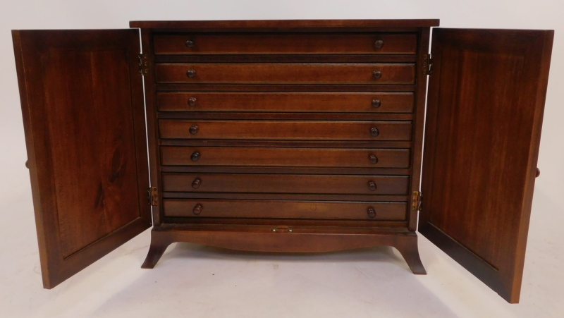 A mahogany collectors cabinet, the two panelled doors enclosing seven shallow drawers, on out - Image 4 of 4