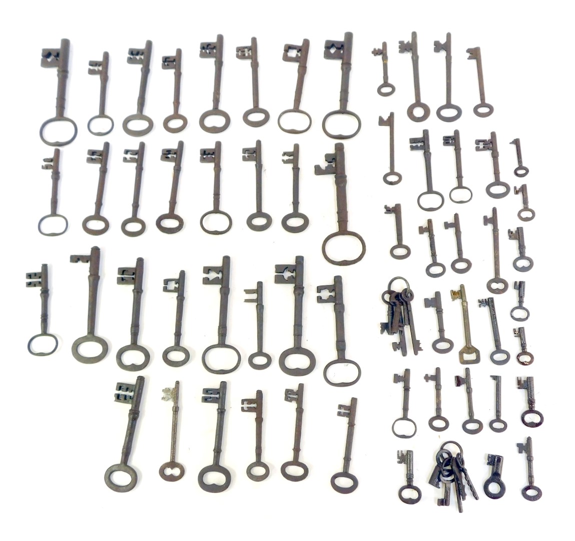 A collection of antique keys. (a quantity)