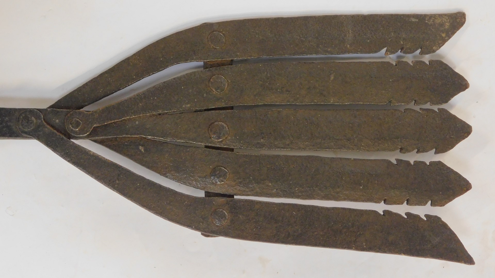 A 19thC eel gleave, with five flattened tines, on a pine handle, approx 332cm long. - Image 2 of 3