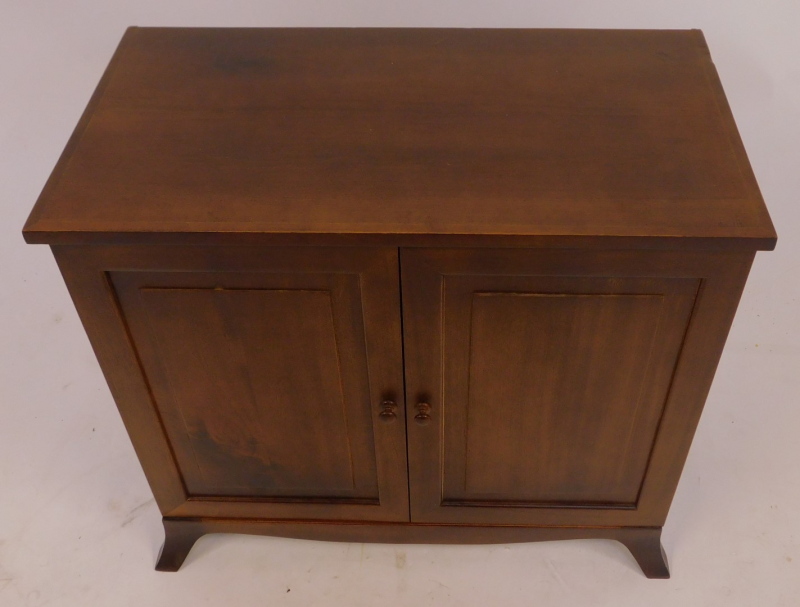 A mahogany collectors cabinet, the two panelled doors enclosing seven shallow drawers, on out - Image 2 of 4