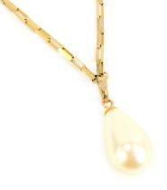 A 9ct gold elongated box link neck chain, with cultured pearl pendant, the chain 42cm long, the