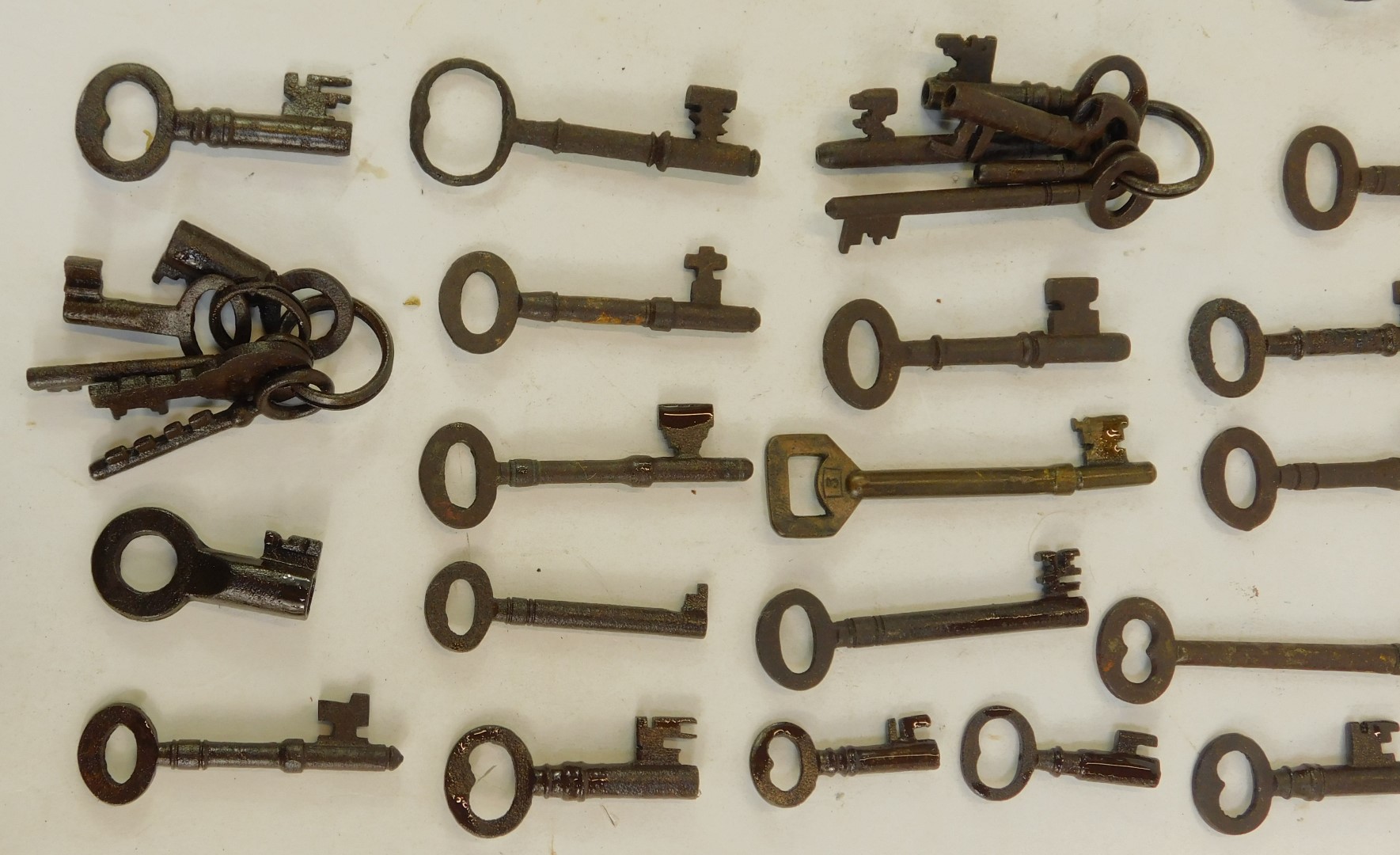 A collection of antique keys. (a quantity) - Image 2 of 5