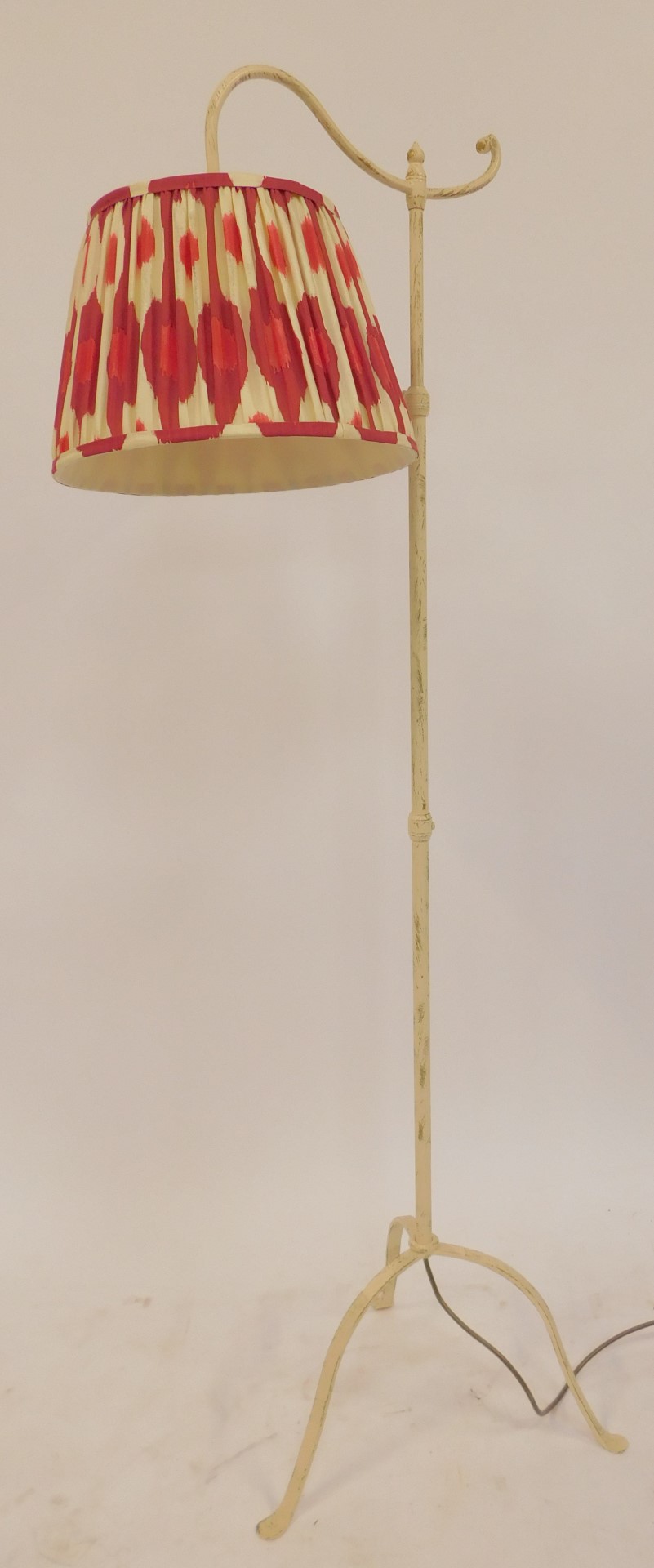 A 20thC painted brass standard lamp, the pink and cream pleated shade, 132cm high, together with a - Image 2 of 3