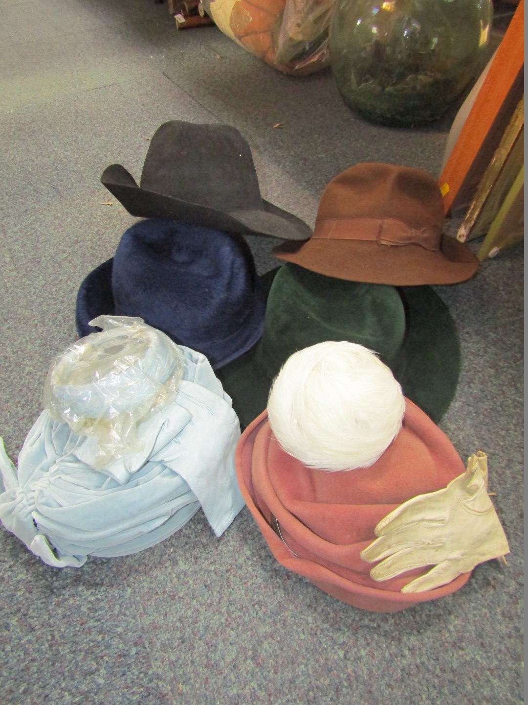 Various lady's clothing, comprising hats, gloves, etc. (1 box)