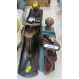 Two wood planes, comprising a Stanley No 4, and a Stanley Bailey. (2)