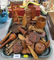 Various treen, comprising card wooden coasters, miniature spinning wheel, goblet, darns, wooden