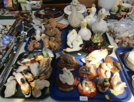 Various duck and other ornaments, comprising carved wooden duck, ducklings, ceramic ducks, etc. (4