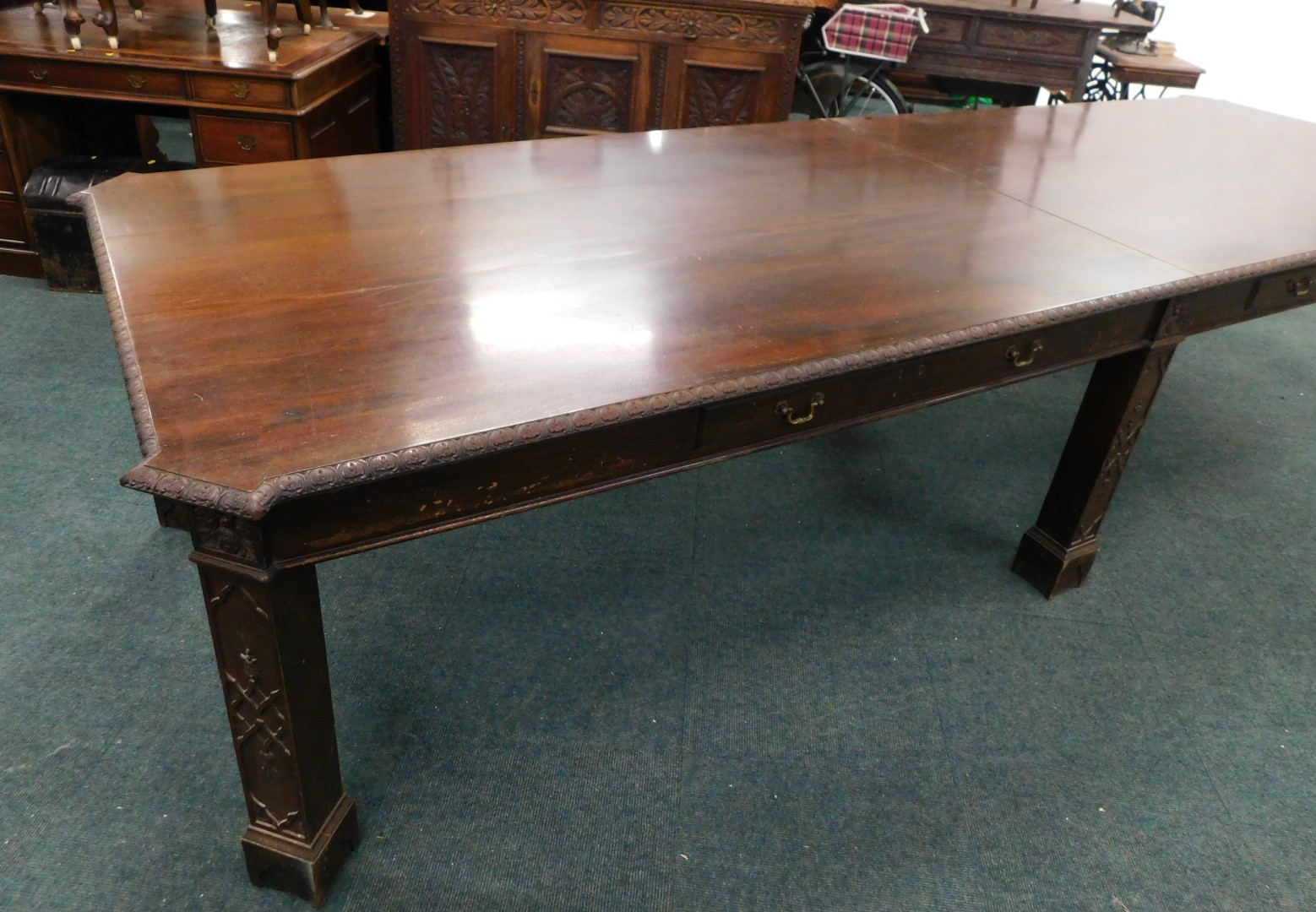 A large mahogany conference or office table, in Chippendale style, the rectangular top in two parts, - Bild 2 aus 7