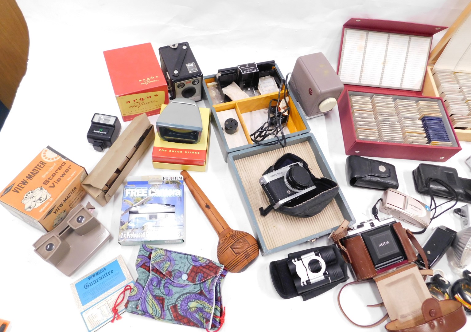 A quantity of cameras, photographic slides, ceramic animals, boxed cameras, etc. (3 trays) - Image 2 of 3