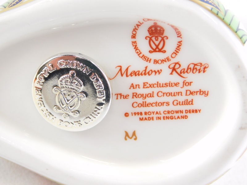 Two Royal Crown Derby rabbit paperweights, comprising Collectors Guild 1998 Meadow Rabbit, with silv - Image 2 of 2