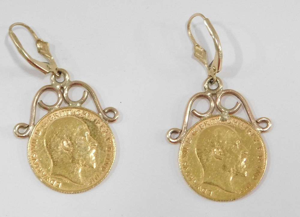 A pair of Edward VII half gold sovereign earrings, dated 1902 and 1903, with applied 9ct gold earrin - Image 2 of 2