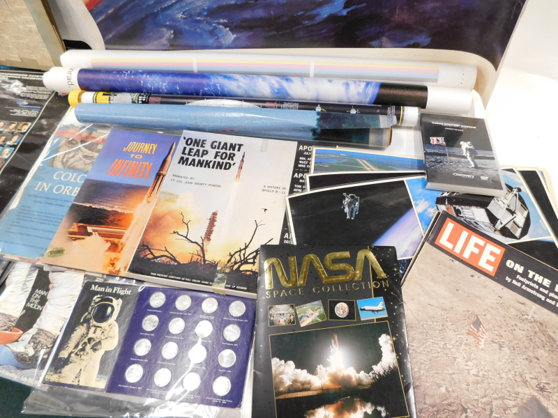 A collection of space and aeronautics related ephemera, to include a booklet showing Walter M Schirr - Image 2 of 4