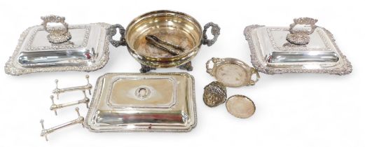 A pair of late 19th/early 20thC rectangular entree dishes and covers, each decorated with an elabora