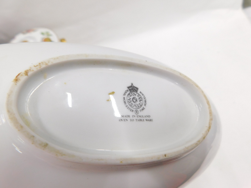 A quantity of Royal Worcester Evesham pattern ceramics, to include tureens, ramekins, etc. - Image 4 of 4